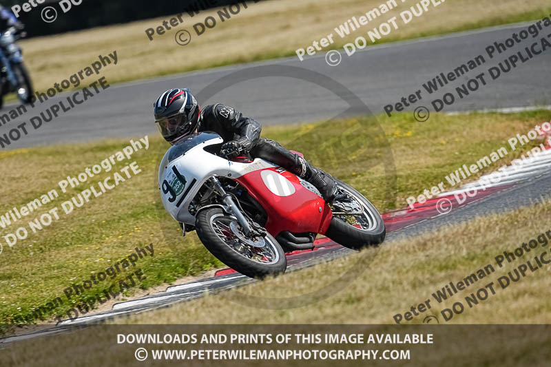 cadwell park;cadwell park photographs;cadwell trackday photographs;enduro digital images;event digital images;eventdigitalimages;peter wileman photography;racing digital images;trackday digital images;trackday photos
